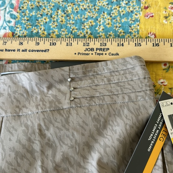 JM Collection Women’s Slim Leg Medium NWT Pants/Slacks Tonal Zebra ST - Picture 8 of 9